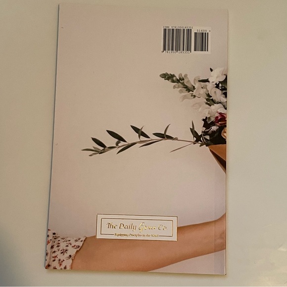 NWT The Daily Grace Co. “Meditations for the Heart” Christian Study Book - Picture 3 of 9